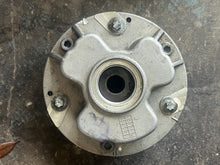 Cargar imagen en el visor de la galería, f 250 hp Yamaha PULLEY ASSY 6P2-12645-00-00 Four Stroke 2005
