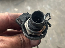Cargar imagen en el visor de la galería, 350 hp Mercury Verado PRESSURE SENSOR 8M6000637 8M6000632 four stroke 200-400 hp