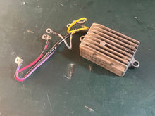 Cargar imagen en el visor de la galería, 70 hp Johnson 0585001 Evinrude 585001 voltage RECTIFIER & LEAD two stroke