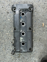 Cargar imagen en el visor de la galería, BF 135 140 115 150 hp Honda CYLINDER HEAD COVER 12310-ZY6-010ZA pre-1997-2007-up