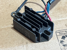 Cargar imagen en el visor de la galería, DT 200 150 HP efi Suzuki 32800-92E30 Regulator Rectifier ASSY 1998-2003