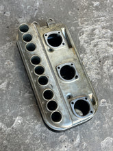 Cargar imagen en el visor de la galería, 85 75 hp Yamaha CARBURETOR Intake COVER 1&2 688-14417-01-94 688-14418-01-00 two stroke 1994-2000