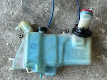 Load image into Gallery viewer, 50 hp Yamaha OIL TANK 63D-21707-00-00 LEVEL GAUGE 63D-85720-00-00 CUSTOM CAP two stroke 2000-2009 some 40 hp compatibility