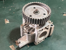 Cargar imagen en el visor de la galería, 150 175 200 hp Yamaha HPDI 68F-12170-01-00 CAMSHAFT ASSY Fuel Pump two stroke 2001-2003