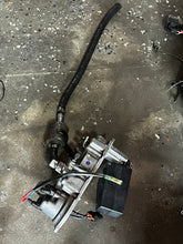 Cargar imagen en el visor de la galería, 150 175 200 225 250 300 hp Yamaha 68F-14182-01-00 VST FLOAT CHAMBER COVER 60V-14182-01-00 PUMP LEAD WIRE 68F-82509-00-00 FUEL FILTER 60V-24251-01-00 2000-2011 two stroke HPDI