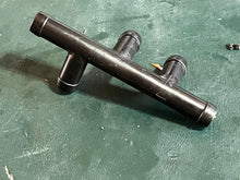 Lade das Bild in den Galerie-Viewer, 250 225 hp Yamaha CARB PIPE JOINT 61A-24377-00-00 NLA two stroke 76 degree 1990-1996
