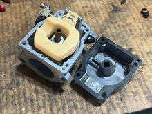 Load image into Gallery viewer, 90 hp Mercury WBE 108-3 3301-824854T20 Bottom Carburetor ELPTO 1999-2004 ELHPTO 1999-2004 two stroke OIL-INJECTED 75 hp Compatible