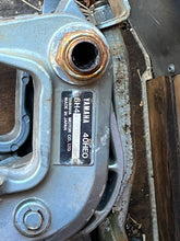 Lade das Bild in den Galerie-Viewer, 40 50 hp Yamaha 20” manual tilt MIDSECTION UPPER CASING 6H4-45111-10-4D SWIVEL 697-43311-03-4D STEERING ARM 6H4-42510-02-4D EXHAUST 6H4-41137-00-94 stern CLAMPS 697-43112-03-4D 697-43111-04-4D Two Stroke 2 cylinder 1994