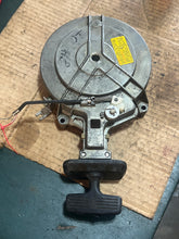 Cargar imagen en el visor de la galería, DT 8 9.9 hp Suzuki 18100-92D01 Recoil Starter TWO STROKE 1988-1997