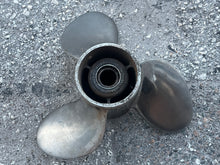 Cargar imagen en el visor de la galería, Michigan Wheel prop RAPTURE PROPELLER 13 1/4 x 17 Pitch RH Standard STAINLESS off of 115 Yamaha - for Two & Four Stroke 3 and 4 Cylinder