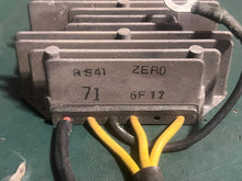 Cargar imagen en el visor de la galería, 25 30 hp Mercury EFI voltage regulator RECTIFIER 898103T14 four stroke
