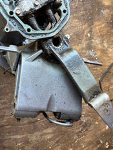 Lade das Bild in den Galerie-Viewer, 40 50 hp Yamaha 20” MIDSECTION UPPER CASING 6H4-45111-10-4D SWIVEL 6H5-43311-04-4D STEERING BRACKET 6H4-42510-02-4D two stroke 1994