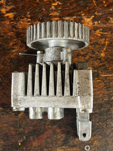 Load image into Gallery viewer, 150 200 hp Yamaha CAMSHAFT ASSY air compressor 68F-12170-00-00 68F-12170-10-00 two stroke HPDI 2000-2003 also 175 hp 2001-2003