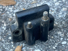 Cargar imagen en el visor de la galería, 140 120 125 hp Evinrude Johnson IGNITION COIL 0582508 two stroke compatible with many horsepowers by