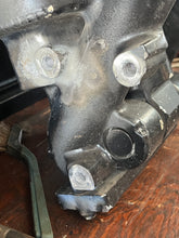 Cargar imagen en el visor de la galería, sold local feb28-2026—-135 - 225 hp Mercury 826729A2 Power Trim Tilt Assy 3-wire 1993-up TWO STROKE black max MANUAL RELEASE NEEDS REPLACING