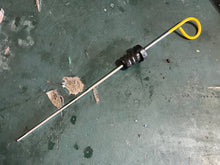 Load image into Gallery viewer, f 90 hp Yamaha OIL LEVEL PLUG  6D8-15362-00-00 dipstick FOUR STROKE 2005-2017 some compatibility 75 80 115 hp