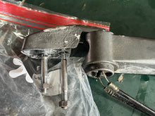 Cargar imagen en el visor de la galería, DT 6 hp Suzuki TILLER HANDLE 63111-98102-0ED & cover corner 63113-98120-0ED two stroke 1999 ‘92-2002
