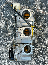 Load image into Gallery viewer, 40 30 hp Mercury CARBURETOR SET top 830276T27 middle 830276T11 bottom 830276T12 ENRICHENER 854254T four stroke 3 cylinder 40ELPT 2000 YAMAMERC Yamaha CARB 1 67C-14901-10-00 CARB 2 14902 CARB 3 14903 PRIMER STARTER 67C-14380-00-00