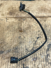 Lade das Bild in den Galerie-Viewer, 150 175 200 225 250 300 hp Yamaha 61A-85895-00-00 CRANK POSITION SENSOR two stroke 1990-2006