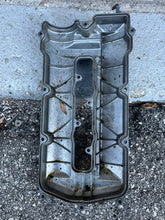 Cargar imagen en el visor de la galería, f 225 200 hp Yamaha CYLINDER HEAD COVER 2 port 69J-11192-00-1S four stroke 2002-10