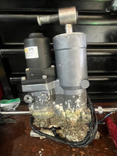 Lade das Bild in den Galerie-Viewer, f 90 75 hp Yamaha POWER TRIM & TILT 6D8-43800-01-8D four stroke TRIM PUMP 2006-2012