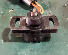 Cargar imagen en el visor de la galería, 175 150 200 225 hp Mercury Throttle Position INDICATOR 14851 ‘newer style’ tps EFI electrical sensor Two Stroke EFI 14851T03 14851003 14851T some compatibility with Sport Jet - may work in place of: 225 hp Yamaha 6K7-85885-03-00