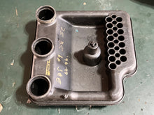 Lade das Bild in den Galerie-Viewer, 35 25 hp Johnson Evinrude AIR SILENCER 0436673 intake air box TWO STROKE 1996-1999