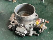 Cargar imagen en el visor de la galería, DF 140 115 hp Suzuki THROTTLE BODY four stroke 13300-90J00 2002-2012 some compatibility 90 100 hp