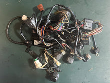 Lade das Bild in den Galerie-Viewer, DF 90 115 140 Suzuki 36610-90J80 HARNESS WIRING oem FOUR STROKE 2006-10 one cracked connector