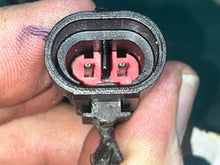 Cargar imagen en el visor de la galería, 90 hp Evinrude E-tec fuel injector strbd 5008826 & 5007147 2008-2012 two stroke 5007433 5007432 353518