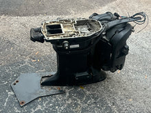 Cargar imagen en el visor de la galería, 200 225 250 hp Johnson Evinrude Racing SWIVEL BRACKET 20”, LOWER COVERS 1999-2001, CLAMP BRACKETS, STEERING ARM 20” and Mount Bracket TWO STROKE 2001 J200PLSIF