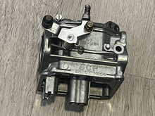 Cargar imagen en el visor de la galería, 90 75 hp Yamaha CARBURETOR 2 center 6H1-14302-07-00 TWO STROKE 1992-2003 BODY ONLY