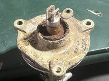Cargar imagen en el visor de la galería, DT 150 200 hp Suzuki 20” SHIFT ACCEL HOUSING 26110-87D00 CLUTCH ROD CONNECTOR L 25611-87D00 SHIFT SHAFT L 23111-87D00 YOKE 25131-87D01 Two Stroke 1986-87