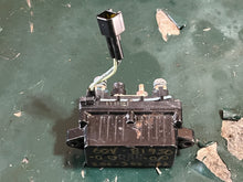 Lade das Bild in den Galerie-Viewer, 250 hp Yamaha POWER RELAY 60V-81950-00-00 two stroke HPDI 3.3 Liter 2003-2009 some compatibility 200 225 300 hp