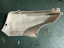 Cargar imagen en el visor de la galería, BF 200 225 175 hp Honda 63731-ZY3-A12ZA LOWER MOUNTING COVER right STARBOARD Extension case 2006-up