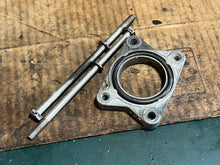 Load image into Gallery viewer, f 100 90 80 75 hp Yamaha 67F-14243-00-00 carburetor intake manifold PLATE & two 67F-14216-00-00 carburetor intake BOLT 1990-2004 1999-2004