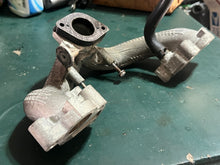 Load image into Gallery viewer, DF 25 hp Suzuki MANIFOLD INTAKE 13110-95J01 twin V Four Stroke 2006-2014