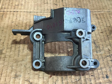 Cargar imagen en el visor de la galería, 40 50 hp Nissan Tohatsu 3C8B051010 STARTER BRACKET two stroke 2002-05 40d2