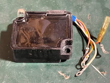 Cargar imagen en el visor de la galería, 150 175 200 hp Yamaha CONTROL UNIT cdi 6G5-85590-10-00 icu-10 Two Stroke 1984-89 superseded 6G5-85590-11-00 6G5-85590-12-00