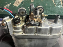 Load image into Gallery viewer, 250 hp Yamaha OX66 VST FLOAT CHAMBER W TOP 66K-14980-00-00 & FUEL PUMP 67H-13907-00-00 Two Stroke v6 150 - 225 hp 1999-2003