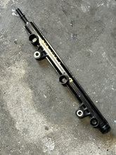 Cargar imagen en el visor de la galería, f 225 250 300 350 hp Yamaha FUEL INJECTOR DELIVERY PIPE 2 6CB-13171-11-00 four stroke 2022-2024