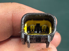 Cargar imagen en el visor de la galería, 150 - 200 hp OEM Yamaha hpdi ignition coil 68F-82310-11-00 f6t507 two stroke OEM 2001-2004 may work for 68F-82310-01-00 68F-82310-00-00