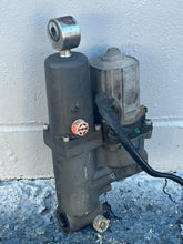 Cargar imagen en el visor de la galería, DF 40 50 hp Suzuki 48000-87J30 POWER TRIM ptt MODEL 2005 05-10 TESTED DF 40 50 hp Suzuki 48000-87J30 also BF 40 50 hp 56000-ZW4-H18 by swapping out top joint piece 56113-ZW4-H11