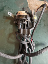 Cargar imagen en el visor de la galería, 135 - 300 hp Evinrude e-tec 5007849 OIL PUMP 0586860 PRESSURE SENSOR two stroke