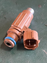 Cargar imagen en el visor de la galería, DF 175 hp Suzuki FUEL INJECTOR 15710-96J00 four stroke 2004-2022 some compatibility 150 200 hp