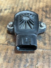 Load image into Gallery viewer, f 115 hp Yamaha 68V-85885-00-00 genuine THROTTLE SENSOR intake 2000-2011 four stroke