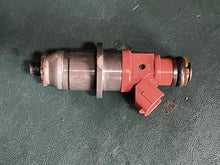 Load image into Gallery viewer, 150 175 200 hp Yamaha HPDI Fuel Injector 68F-13761-00-00 2.6L two stroke 2000-2011 cleaned