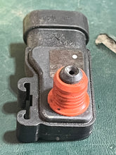 Lade das Bild in den Galerie-Viewer, 30 - 300 hp Mercury 28004403 Map Sensor 854445 Mariner two stroke