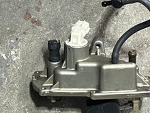 Lade das Bild in den Galerie-Viewer, f 225 200 hp Yamaha vst FLOAT CHAMBER COVER 69J-14182-10-00 four stroke 2005-2010