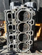 Lade das Bild in den Galerie-Viewer, f 115 hp Yamaha CYLINDER HEAD ASSY 68V-11110-01-94 four stroke 2004 without cams